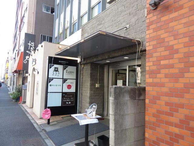 店舗ビル入り口